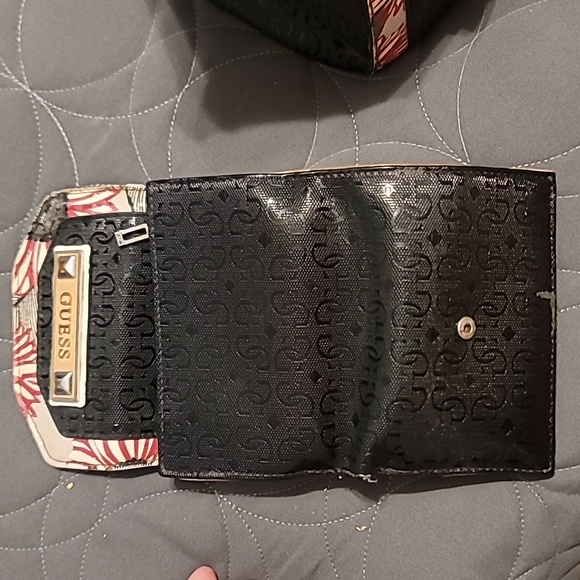 Guess purse - Picture 7 of 14